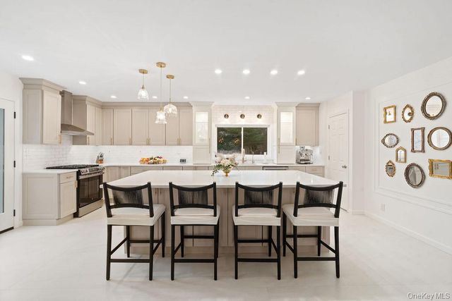 186 Lake Avenue, Saint James, NY 11780