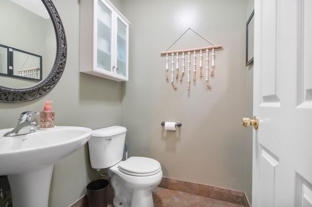 4715 W Elkhorn Avenue, Visalia, CA 93277