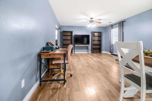 4715 W Elkhorn Avenue, Visalia, CA 93277