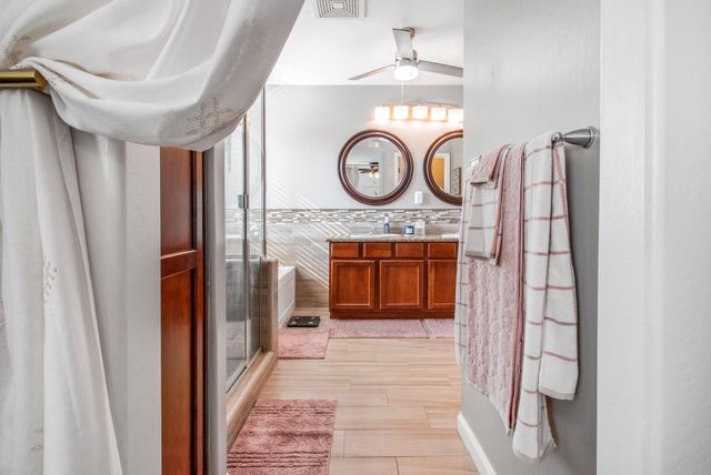 4715 W Elkhorn Avenue, Visalia, CA 93277