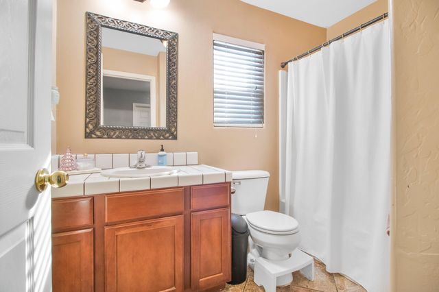 4715 W Elkhorn Avenue, Visalia, CA 93277