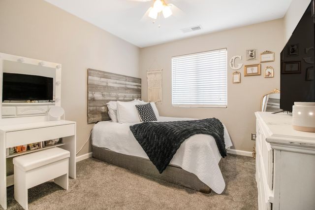 4715 W Elkhorn Avenue, Visalia, CA 93277