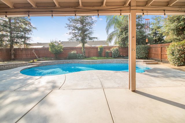 4715 W Elkhorn Avenue, Visalia, CA 93277