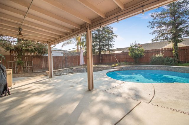 4715 W Elkhorn Avenue, Visalia, CA 93277