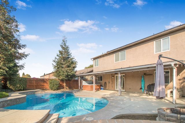 4715 W Elkhorn Avenue, Visalia, CA 93277