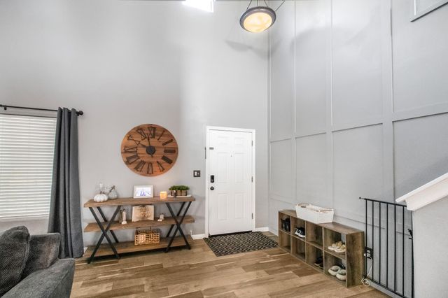 4715 W Elkhorn Avenue, Visalia, CA 93277