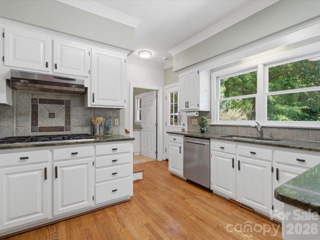 10507 Hollybrook Drive, Charlotte, NC 28277