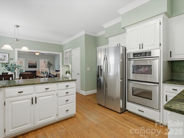 10507 Hollybrook Drive, Charlotte, NC 28277