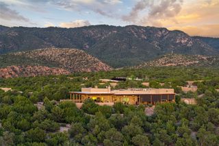 3 Heather Lane, Santa Fe, NM 87506