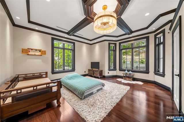 675 Summit Street, Englewood Cliffs, NJ 07632