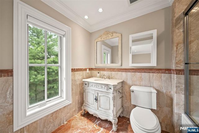 675 Summit Street, Englewood Cliffs, NJ 07632