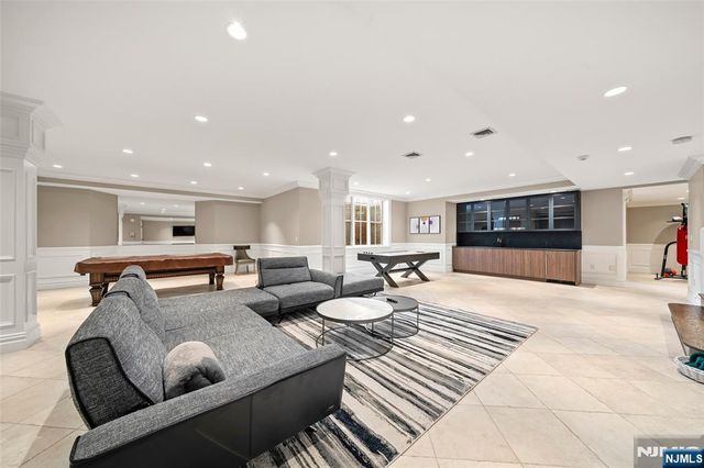 675 Summit Street, Englewood Cliffs, NJ 07632