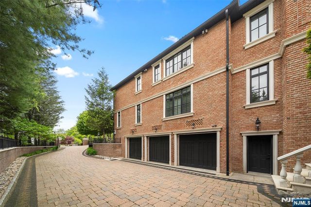 675 Summit Street, Englewood Cliffs, NJ 07632
