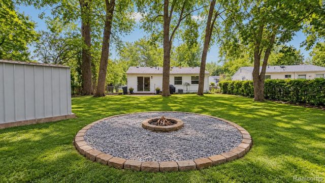 2178 Hemlock Drive, Ann Arbor, MI 48108