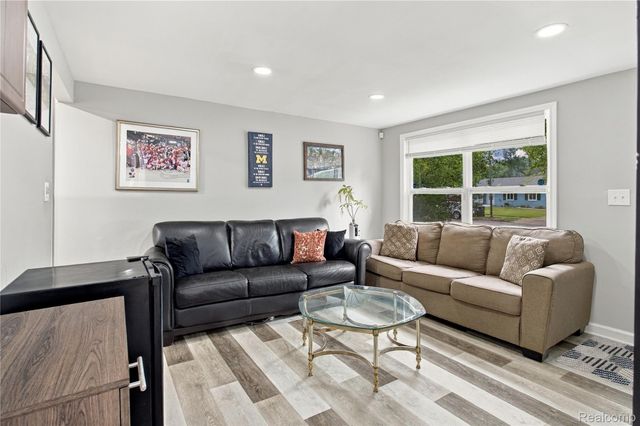 2178 Hemlock Drive, Ann Arbor, MI 48108