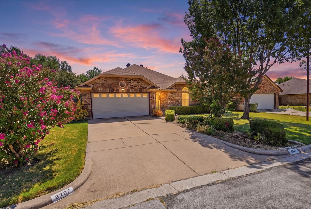6207 Declaration Drive, Arlington, TX 76002