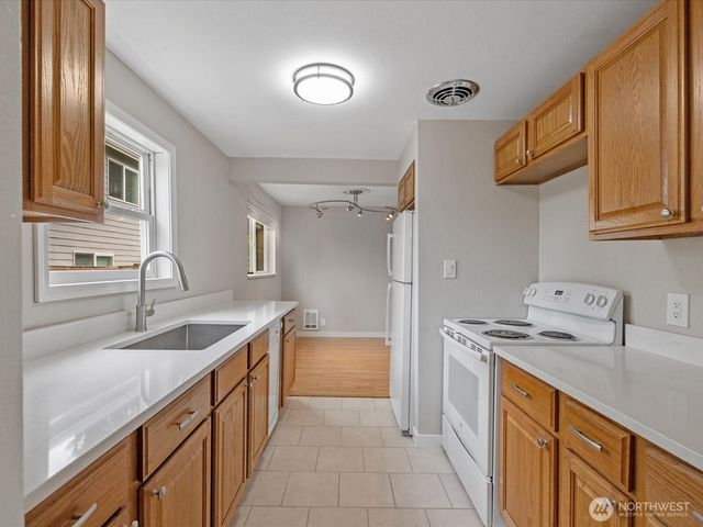 7631 201st Street SW, Edmonds, WA 98206