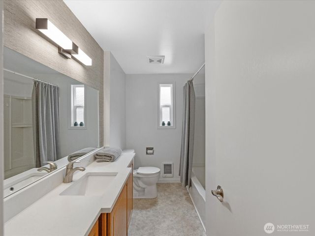 7631 201st Street SW, Edmonds, WA 98206