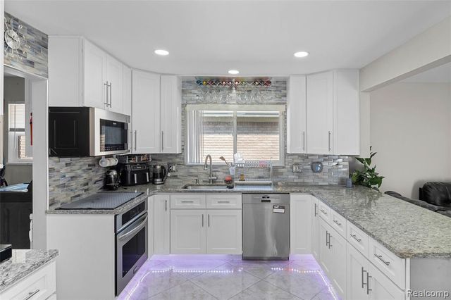 13670 Terra Santa Drive, Sterling Heights, MI 48312