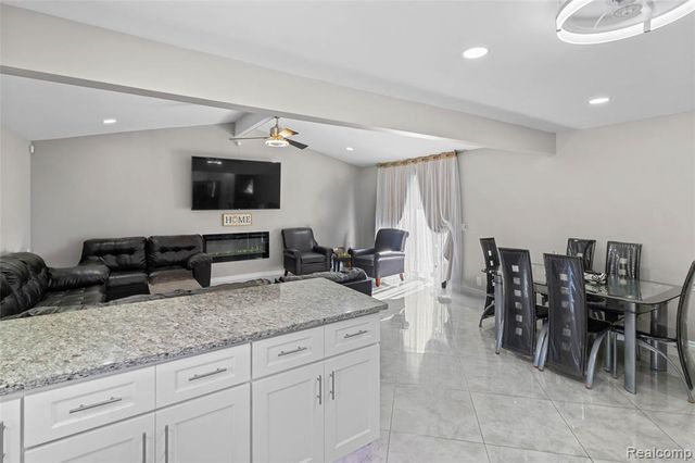 13670 Terra Santa Drive, Sterling Heights, MI 48312