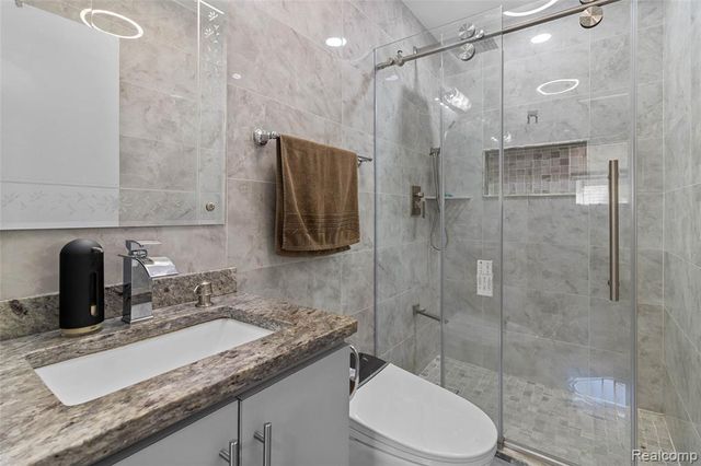13670 Terra Santa Drive, Sterling Heights, MI 48312
