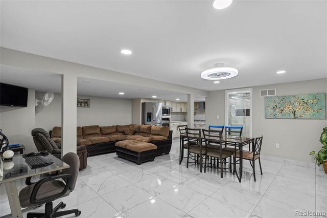 13670 Terra Santa Drive, Sterling Heights, MI 48312