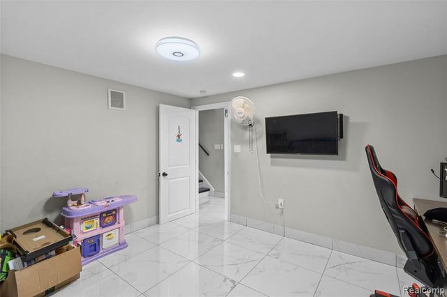 13670 Terra Santa Drive, Sterling Heights, MI 48312