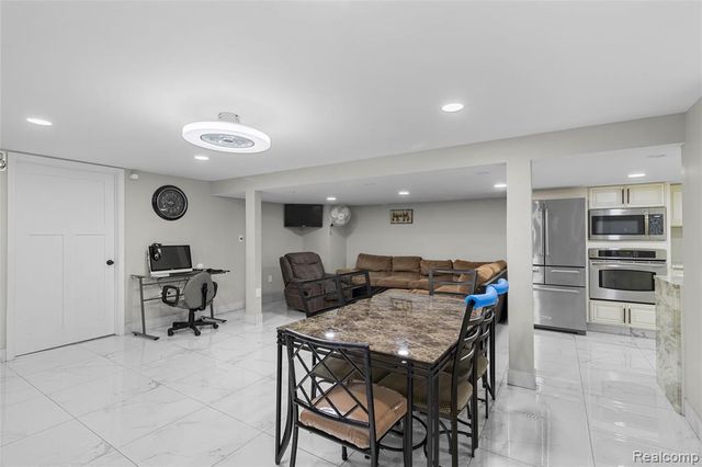 13670 Terra Santa Drive, Sterling Heights, MI 48312
