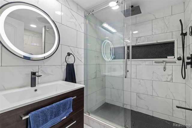 13670 Terra Santa Drive, Sterling Heights, MI 48312