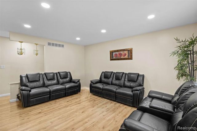 13670 Terra Santa Drive, Sterling Heights, MI 48312