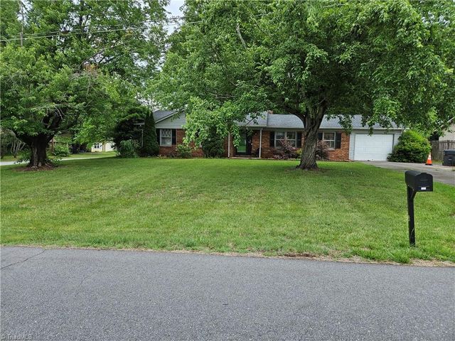 214 MountainBrook Drive, King, NC 27021