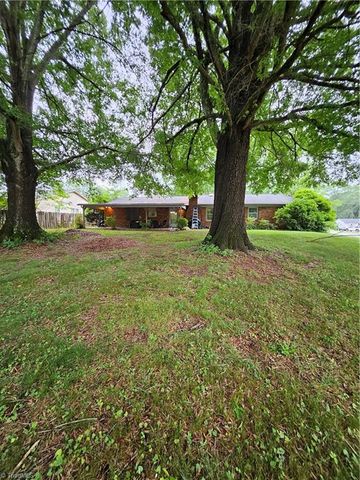 214 MountainBrook Drive, King, NC 27021