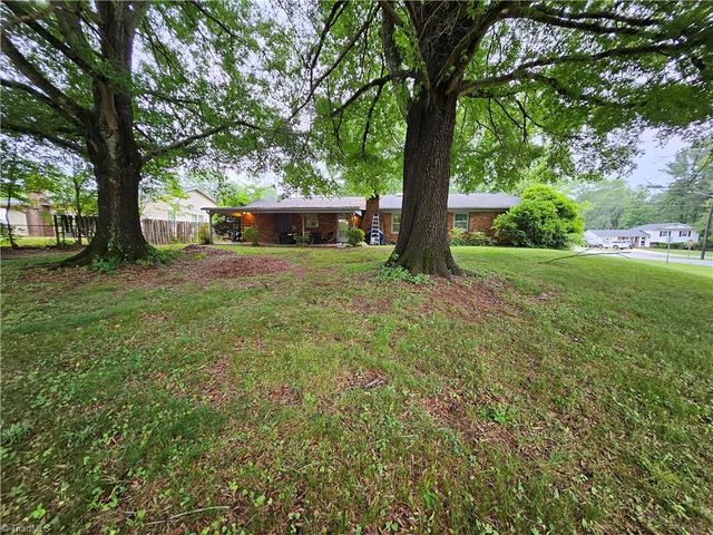 214 MountainBrook Drive, King, NC 27021