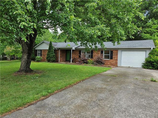 214 MountainBrook Drive, King, NC 27021