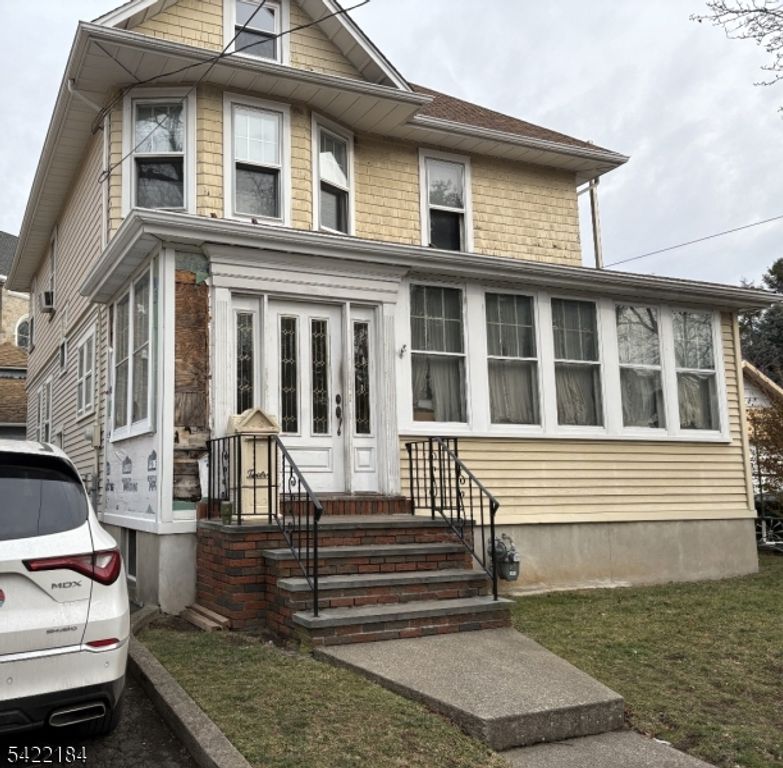 12 Maple Pl, Clifton City, NJ 07011