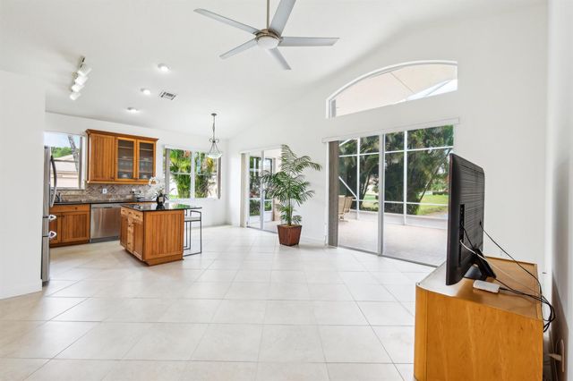 6377 N Westchester Club Drive N, Boynton Beach, FL 33437