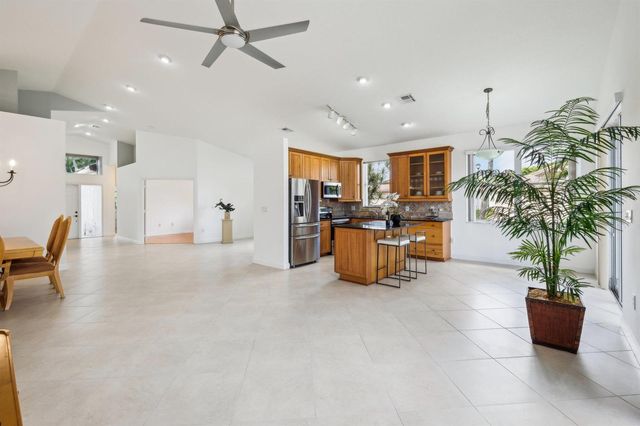 6377 N Westchester Club Drive N, Boynton Beach, FL 33437