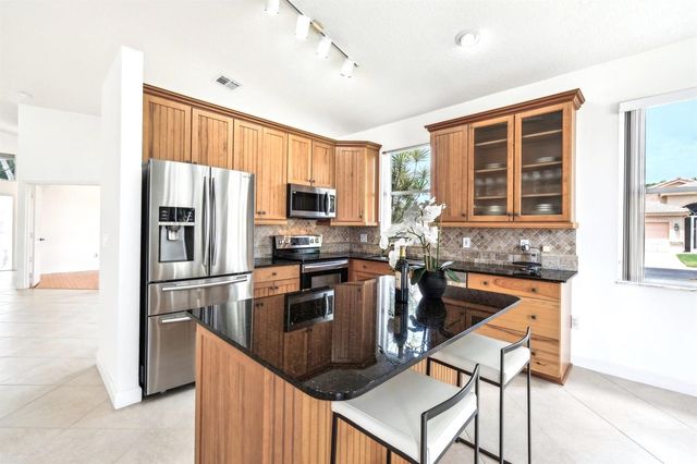 6377 N Westchester Club Drive N, Boynton Beach, FL 33437
