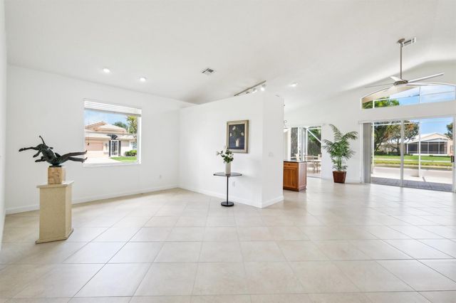 6377 N Westchester Club Drive N, Boynton Beach, FL 33437