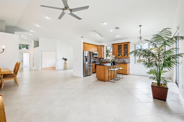 6377 N Westchester Club Drive N, Boynton Beach, FL 33437