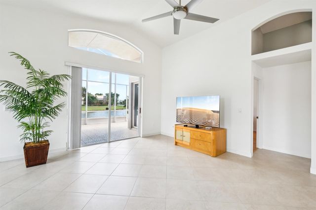 6377 N Westchester Club Drive N, Boynton Beach, FL 33437