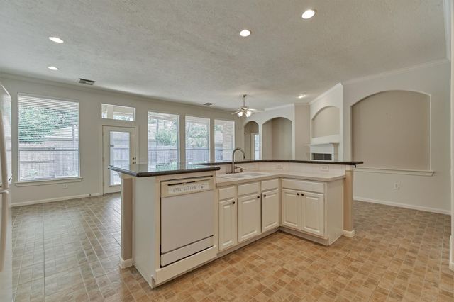 118 Robindale Circle, The Woodlands, TX 77384
