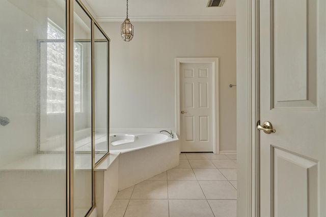 118 Robindale Circle, The Woodlands, TX 77384