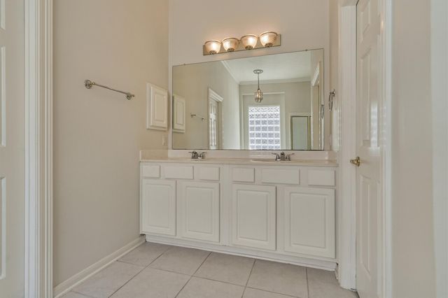 118 Robindale Circle, The Woodlands, TX 77384