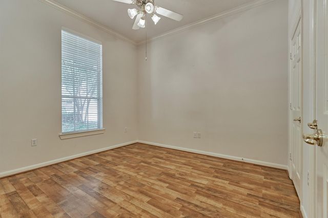 118 Robindale Circle, The Woodlands, TX 77384