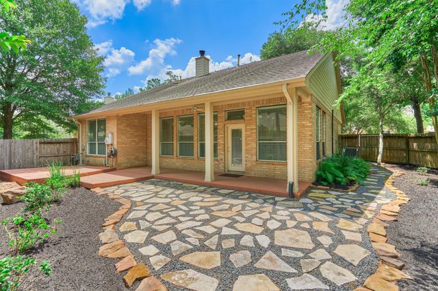 118 Robindale Circle, The Woodlands, TX 77384