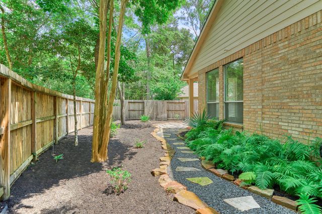 118 Robindale Circle, The Woodlands, TX 77384