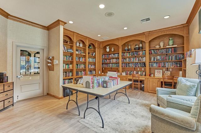 118 Robindale Circle, The Woodlands, TX 77384