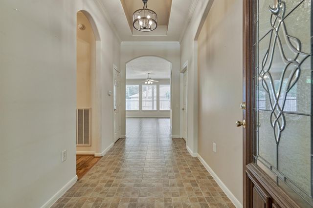118 Robindale Circle, The Woodlands, TX 77384