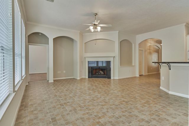 118 Robindale Circle, The Woodlands, TX 77384